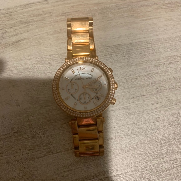 Michael Kors Rose Gold Watch - Picture 2 of 3